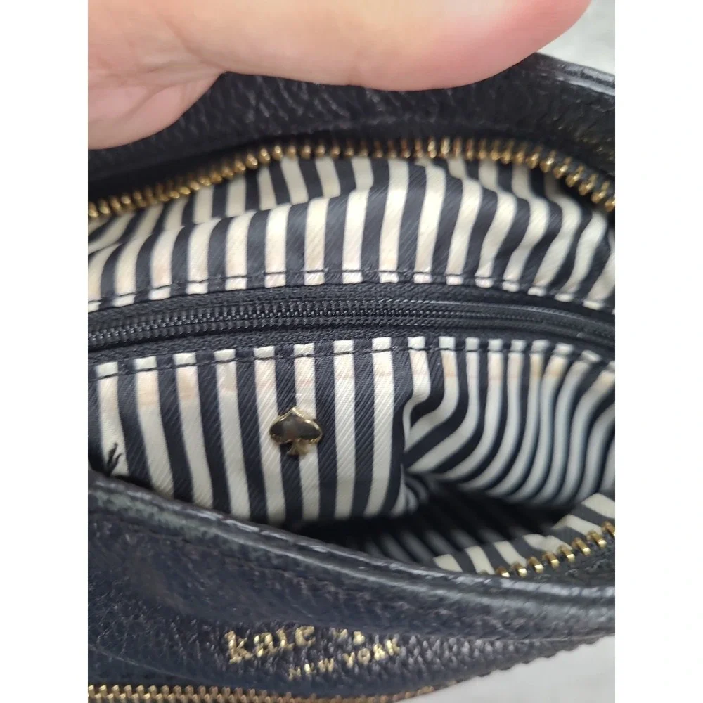 Kate Spade New York Pebbled Cow Leather Crossbody Purse with Zipper Closure‎